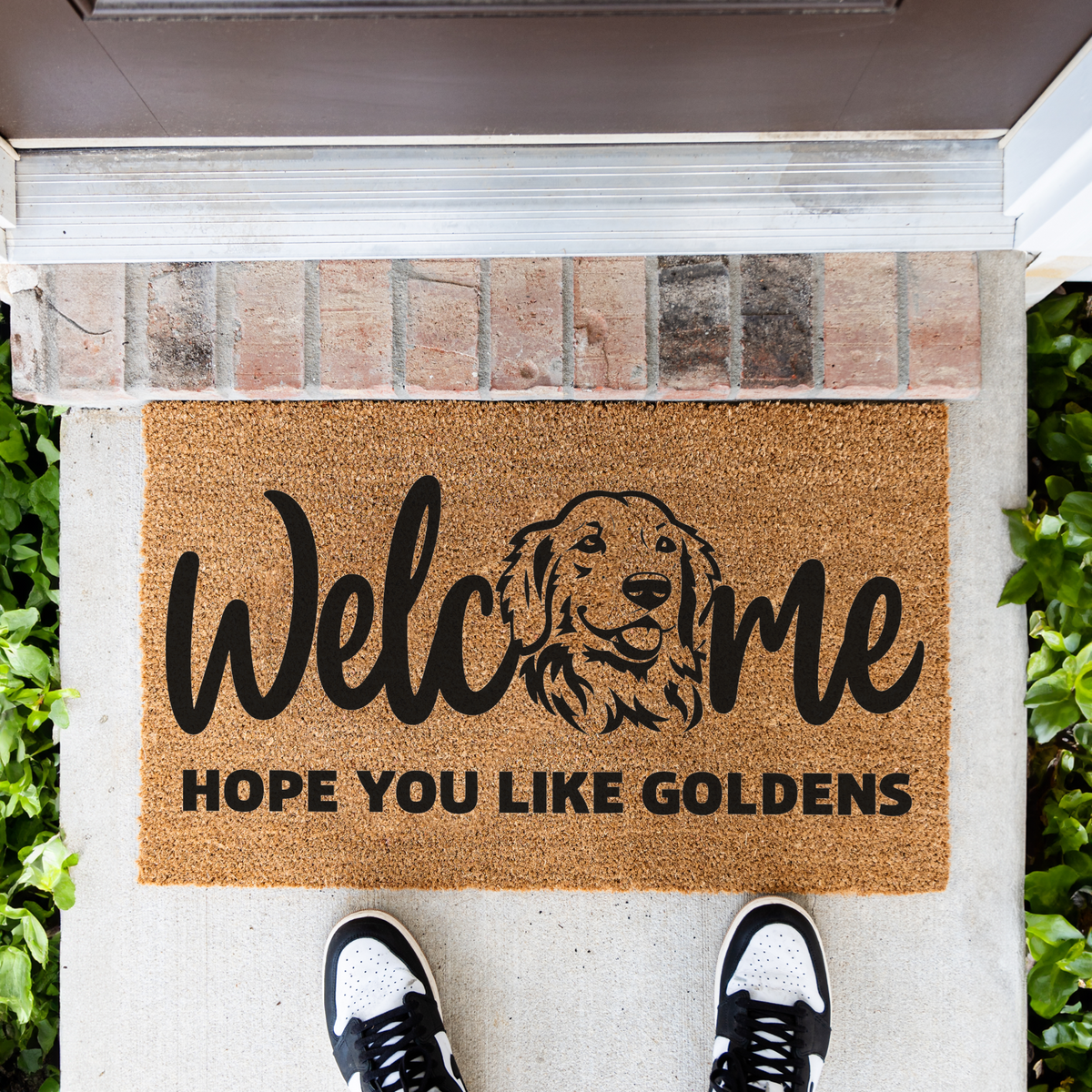 Golden retriever doormat with a golden face in the word Welcome